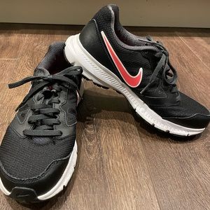 {Nike} tennis shoes